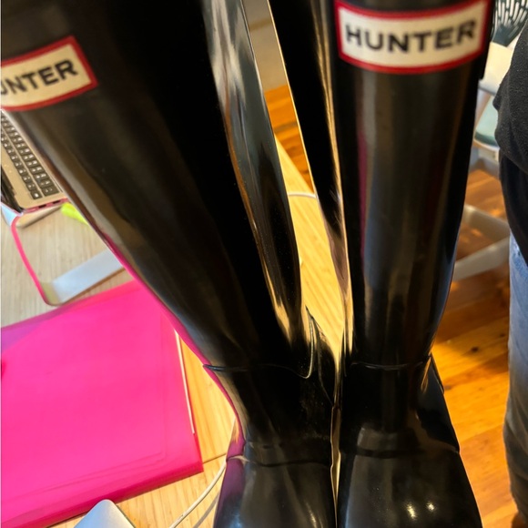 Gently Used Tall Hunter Black Shinny Rain Boots Women’s Size 8/9 - Picture 4 of 9